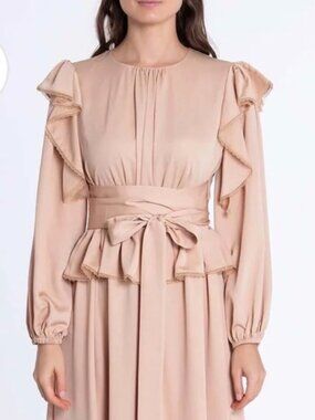 NWT QUI Prive Crepe Front Bow Ruffle Maxi Dress in Carmel. Size 8/10/12